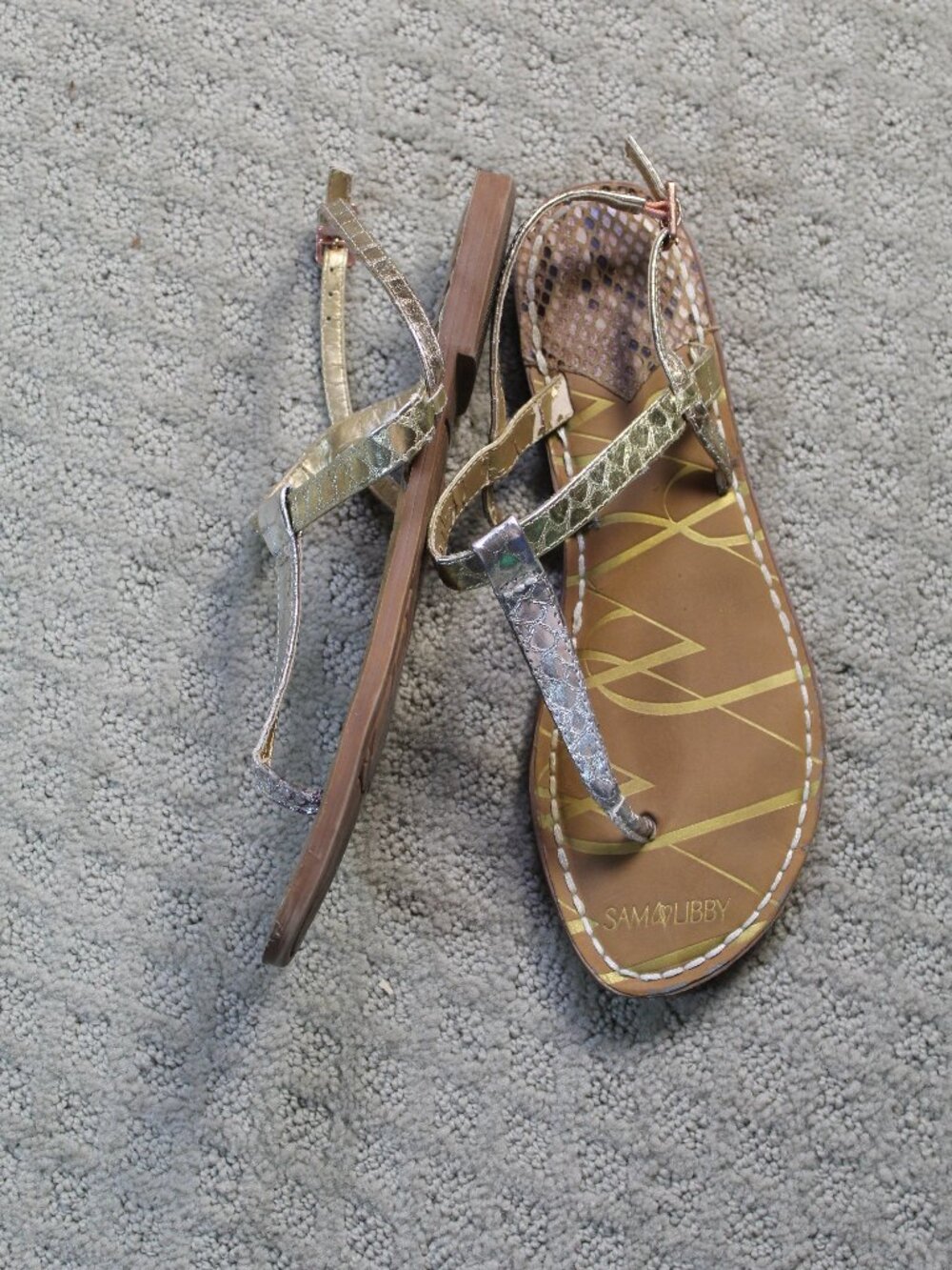 Sam & Libby Size 8 Gold Flat Ankle Strap Sandals